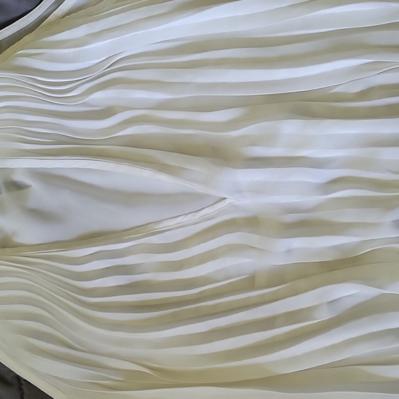 Top - Picture 4 of 4